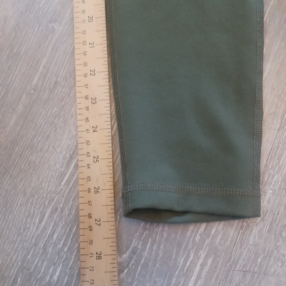 Old Navy Active Go Dry Leggings Womens Medium Lot Of 2 Black And Olive Green - Picture 6 of 7